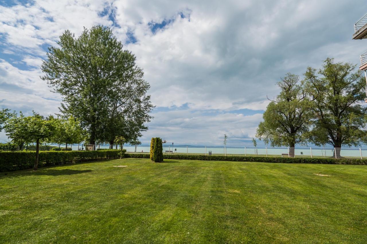 Myflat Golden Coast Panorama Apartment Siófok Zewnętrze zdjęcie