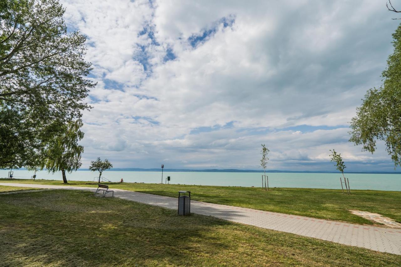 Myflat Golden Coast Panorama Apartment Siófok Zewnętrze zdjęcie